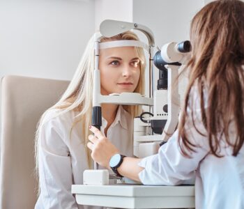 5 Symptoms You Need Laser Eye Surgery